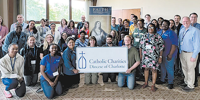 Caridades Católicas celebra 75 años ayudando a personas necesitadas