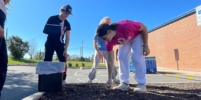 Charlotte Catholic students help Immaculata School prepare for reopening