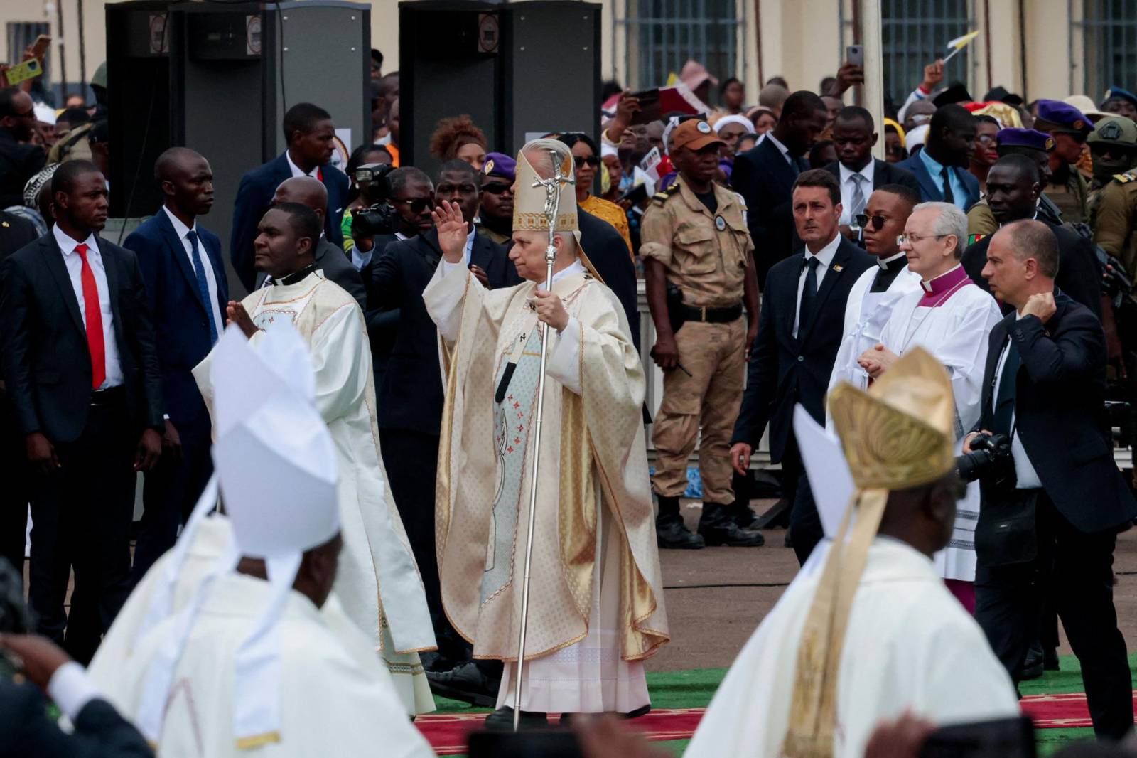 20260418T1040-POPE-AFRICA-ARRIVAL-ANGOLA-1818175 (Copy)