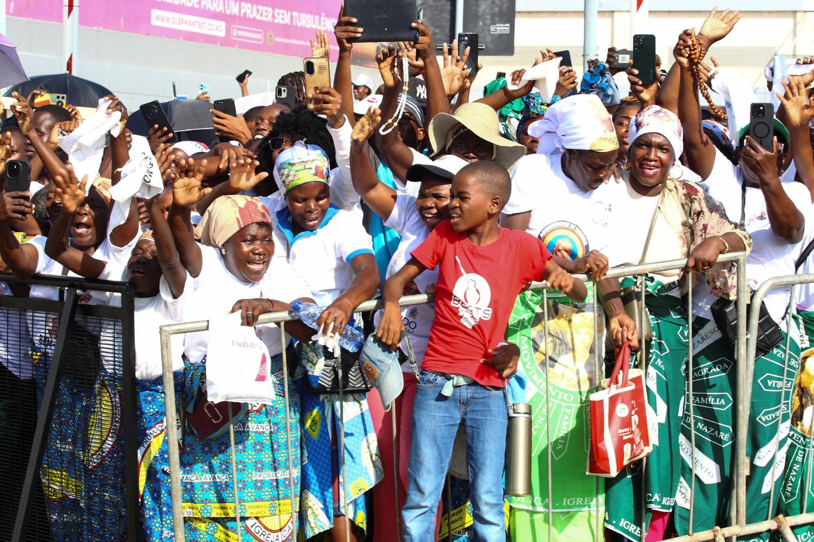 20260418T2015-POPE-AFRICA-ARRIVAL-ANGOLA-1818211 (Copy)