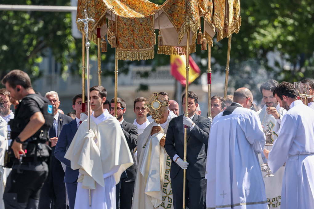 20260607T1705-POPE-SPAIN-MASS-PLAZA-CIBELES-1821070 (Copy)