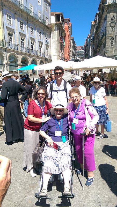 Pilgrims visit Fatima shrine during centennial anniversary