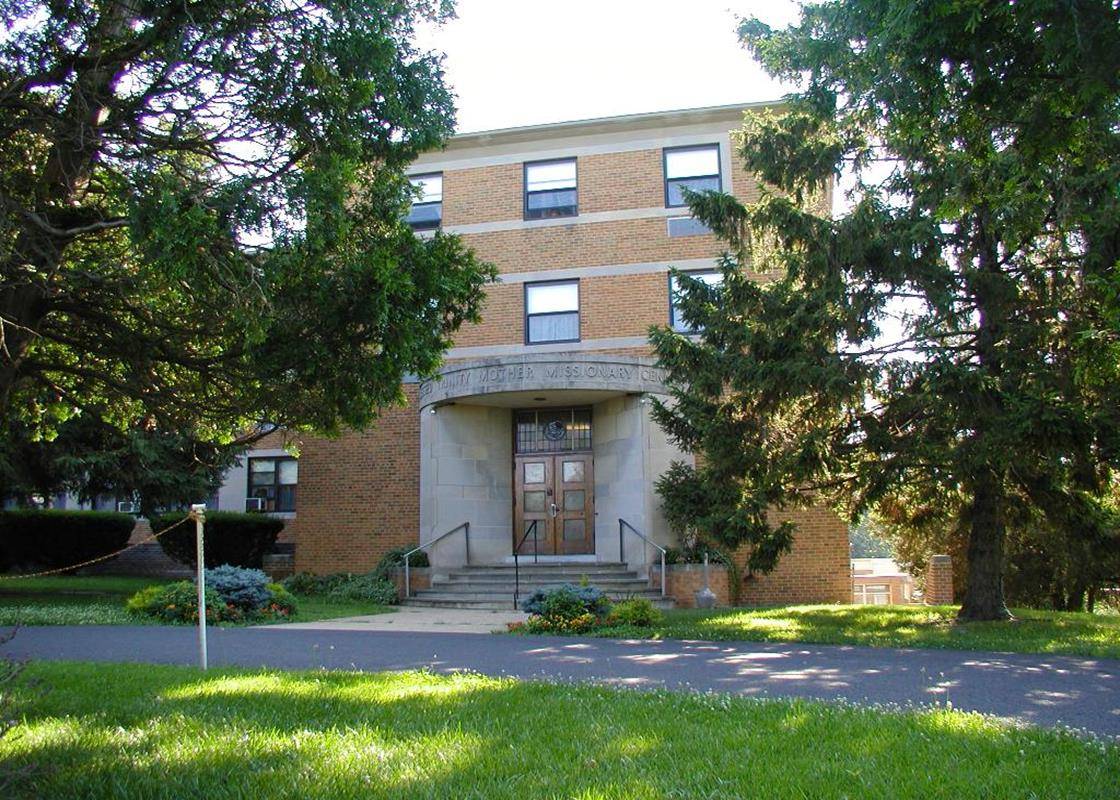 mh front entrance (Copy)