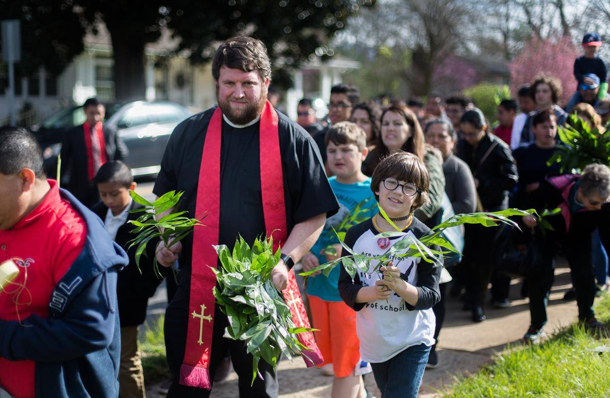MORGANTON — Father Ken Whittington, pastor, blessed with holy water the palms and the people before the procession, then led them in prayer before Mass. (Photos by Lorenzo Pedro, correspondent)