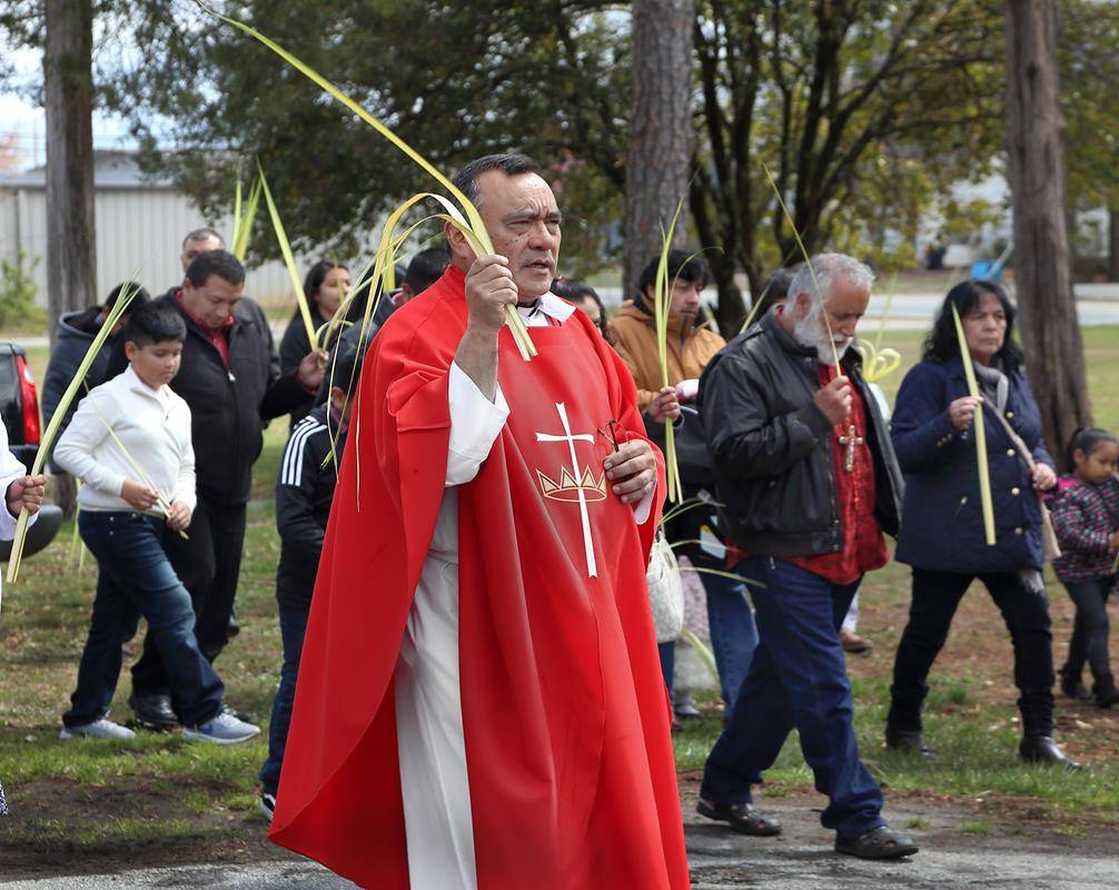 FOREST CITY — A Palm Sunday procession was held before the Spanish Mass celebrated March 25 by Father Josè Juya at Immaculate Conception Church. (Photos by Giuliana Polinari Riley, correspondent)