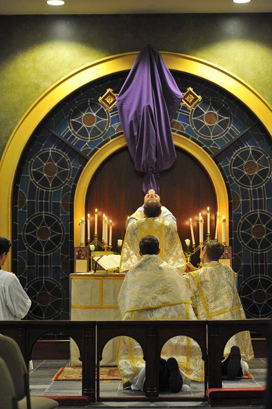 More than 150 faithful attended the start of this second annual Latin Easter Triduum, sponsored by St. Ann Parish. 