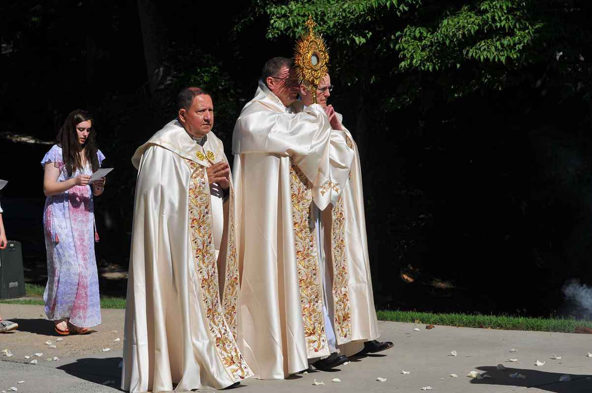 CHARLOTTE — Corpus Christi procession at St. Patrick Cathedral. (Photos by Markus Kuncoro)