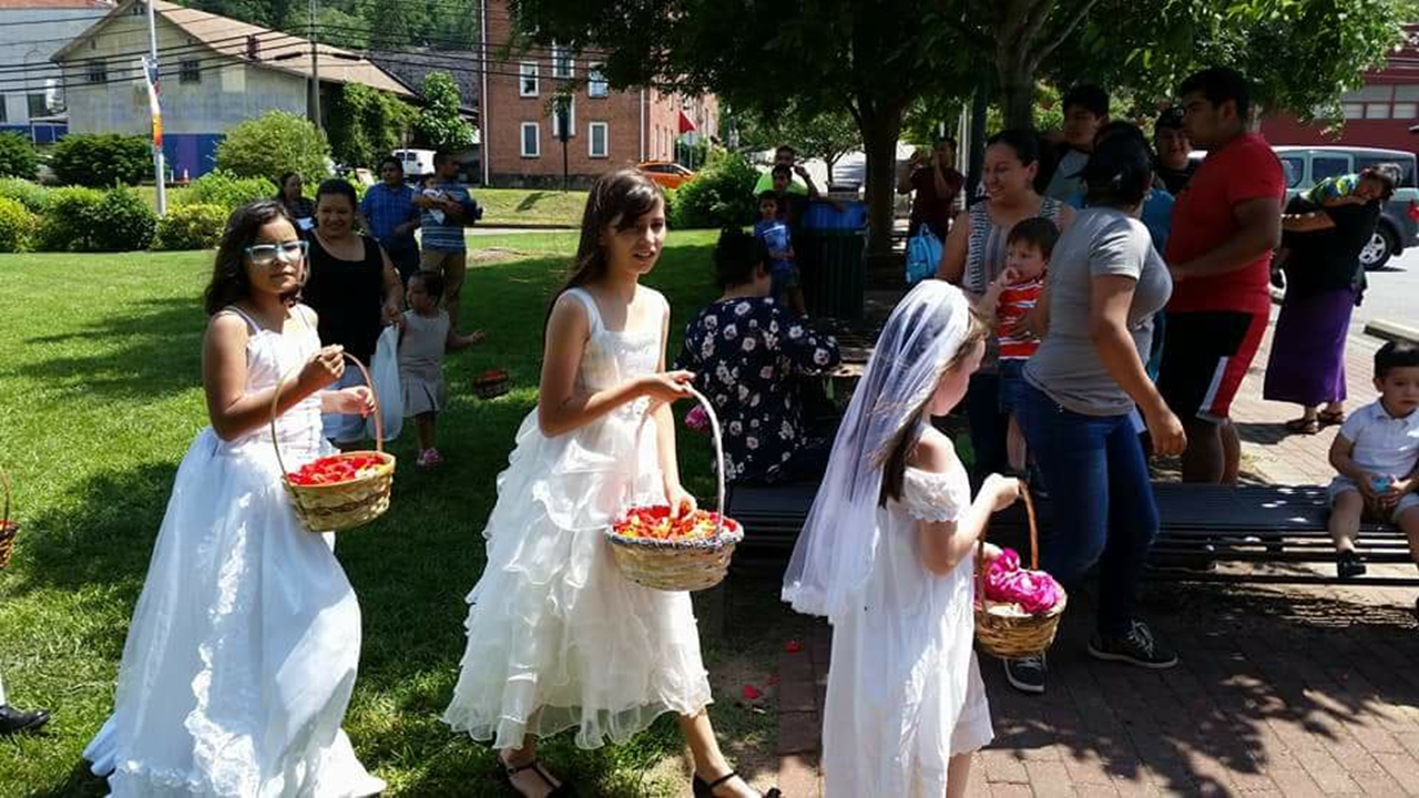 SLYVA — Parishioners of St. Mary Church participated in a Corpus Christi Procession on June 3 from Bridge Park. (Photos courtesy of Kim Holt.)