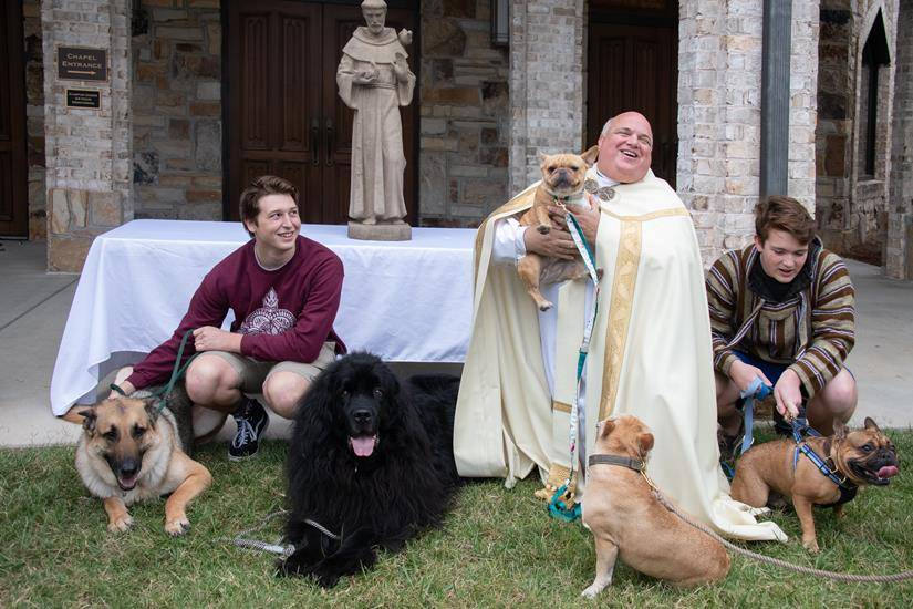 GREENSBORO — Monsignor Marcaccio with Isaac and Joseph Kohl, German Shepherd “Max,” French Bulldogs “Tater,” “Fergie,” and “Beau,” and Newfoundland “Benny.” (Photos by MaryAnn Luedtke)