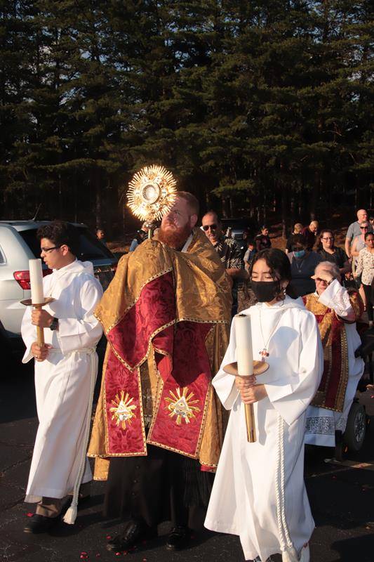 Father Noah Carter led a Corpus Christi at Holy Cross Church on June 6. (Photos by John Bunyea)