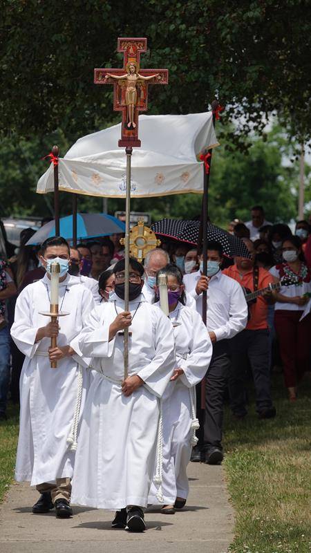 Corpus Christi procession at Our Lady of Mercy Church in Winston-Salem. (Photo by Alex Moreira)