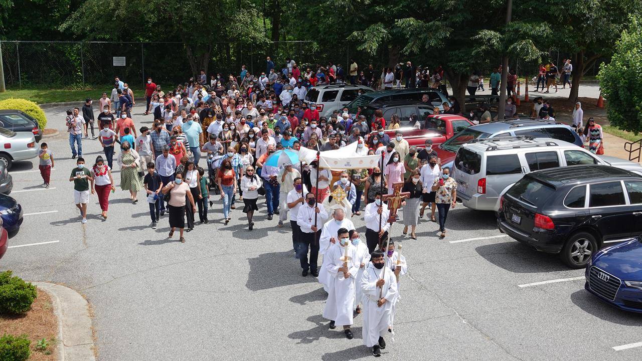 Corpus Christi procession at Our Lady of Mercy Church in Winston-Salem. (Photo by Alex Moreira)