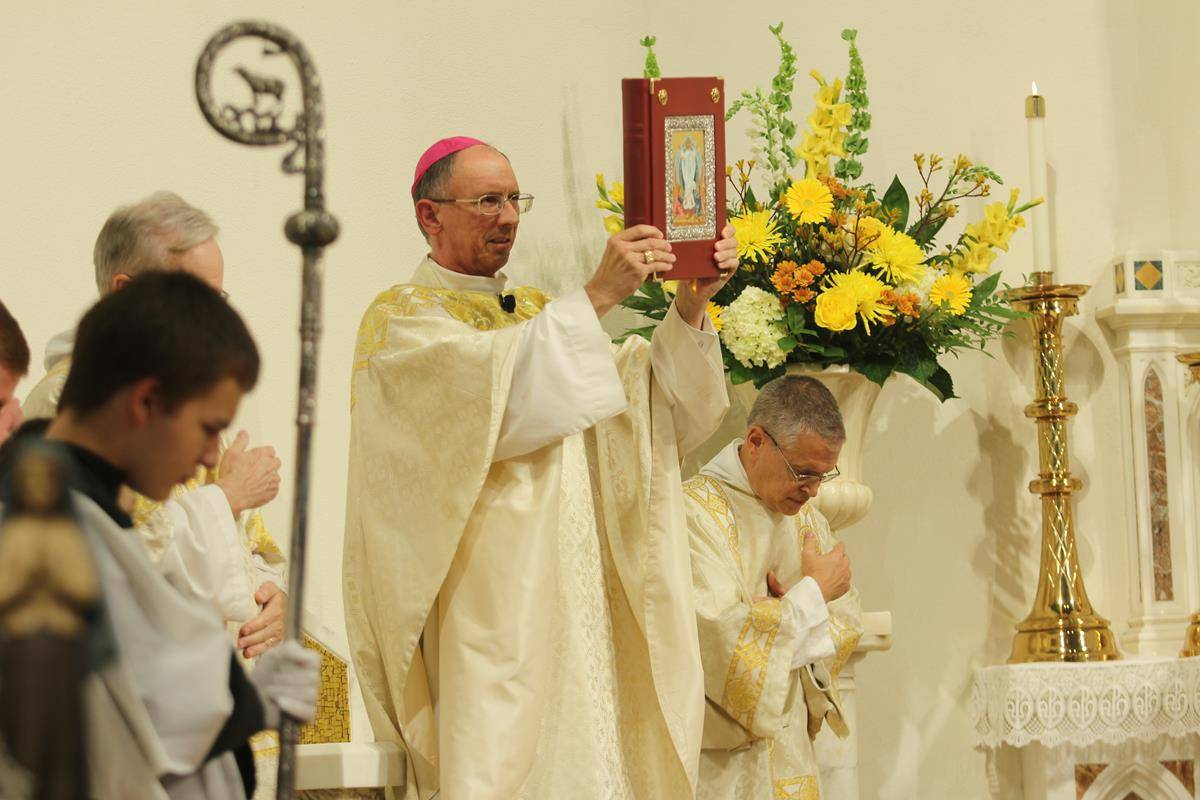 Bishop Peter J. Jugis celebrates Mass for the Eucharistic Congress at St. Patrick Cathedral. (Photos by SueAnn Howell, Catholic News Herald)