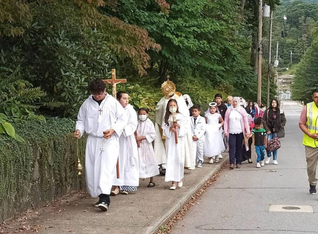 St. John the Evangelist Church in Waynesville celebrated the Eucharistic Congress at their parish. (Photos via Instagram)