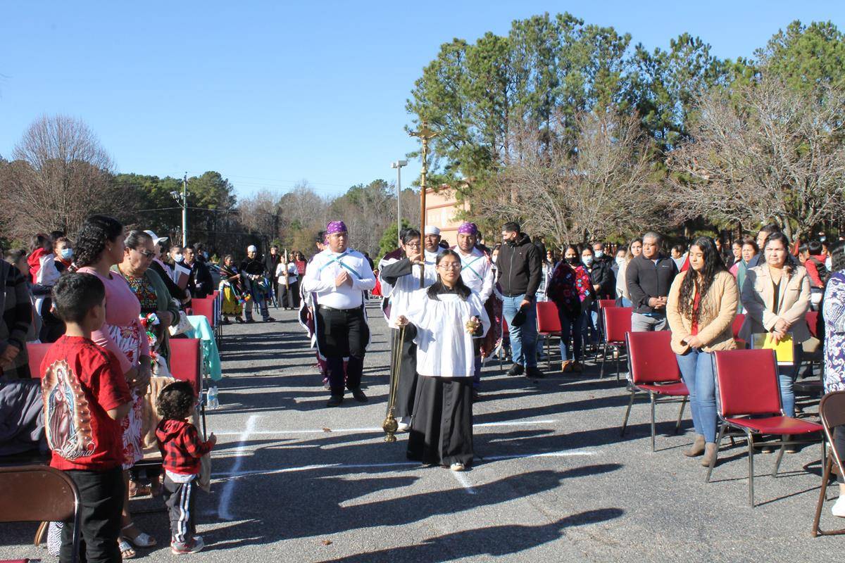 The celebration included an outdoor procession in honor of Our Lady. (Photo by César Hurtado)