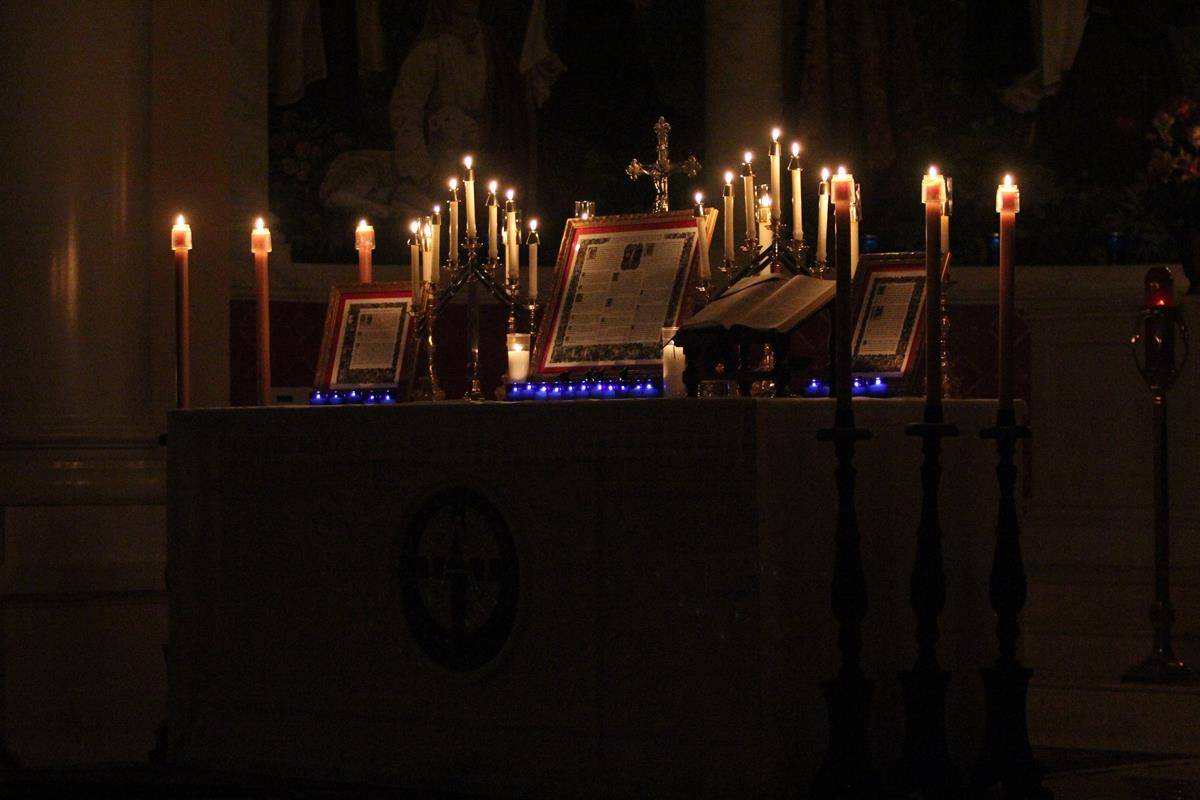 Detail of the altar for Mass at St. Ann Church in Charlotte. Note the blue votive candles in honor of Our Lady. (Photo by SueAnn Howell)