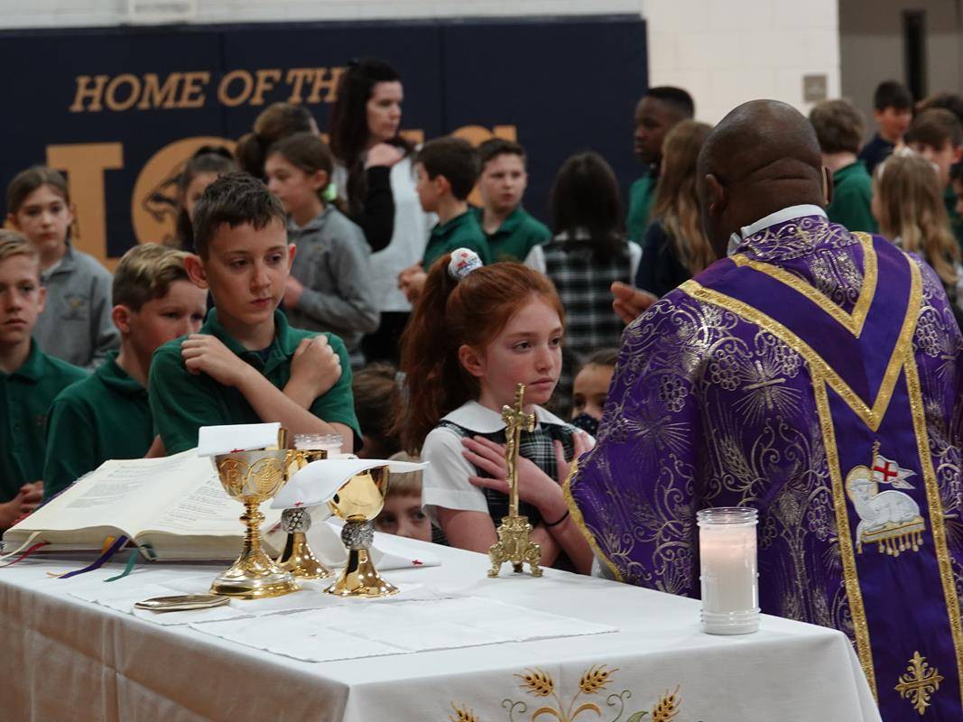 St. Mark School students attend Mass on Ash Wednesday. (Photos by Amy Burger) 