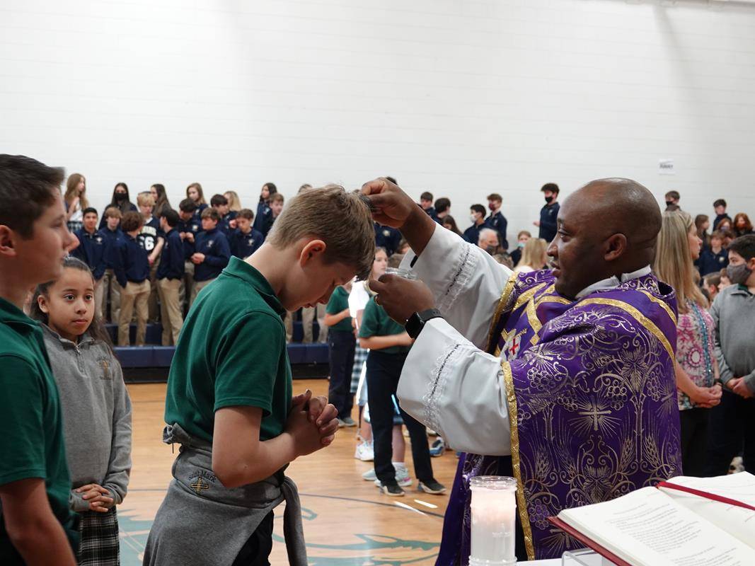 St. Mark School students attend Mass on Ash Wednesday. (Photos by Amy Burger) 