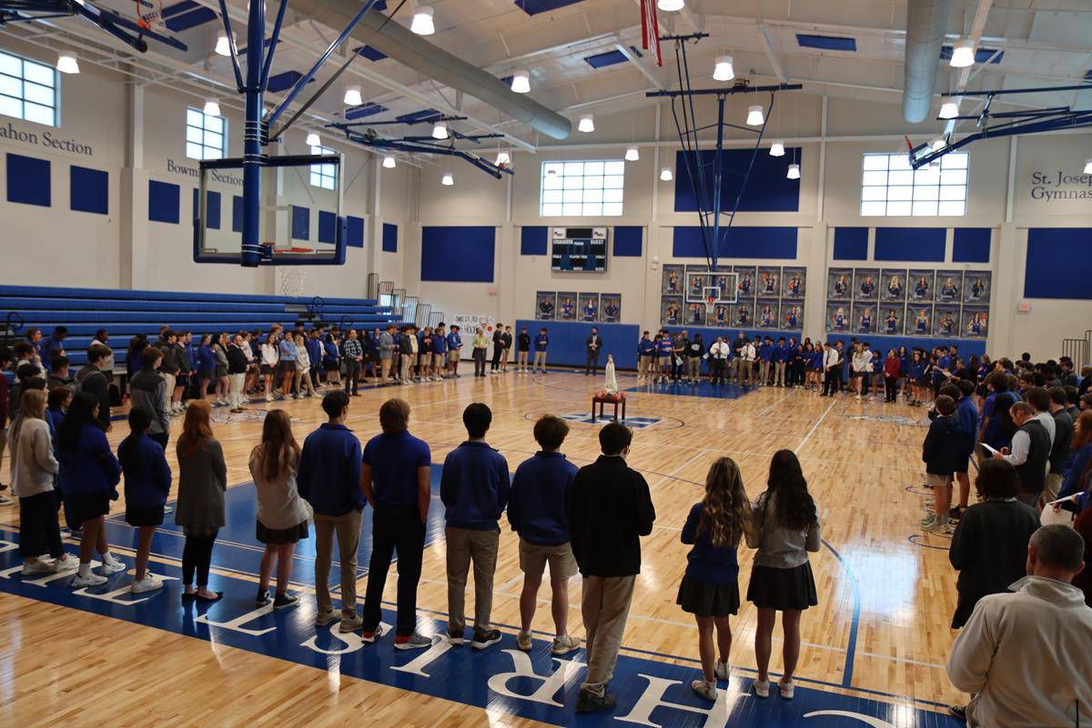 Christ the King students pray the rosary.