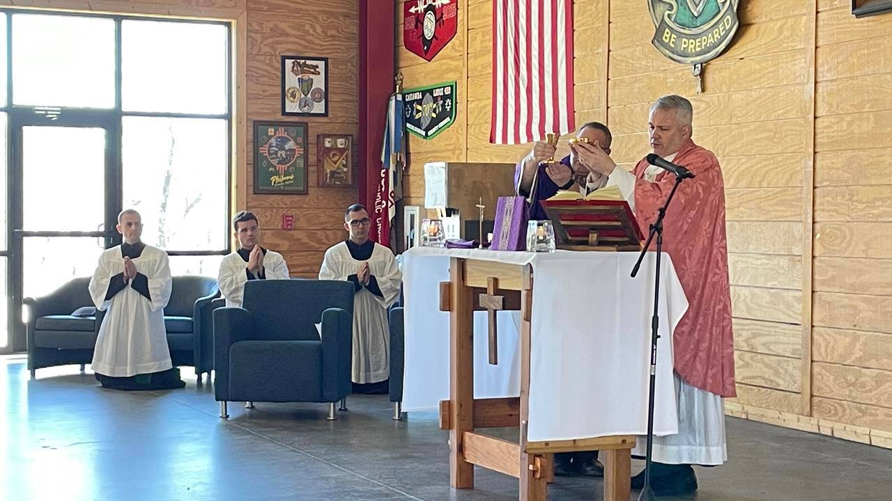 Monsignor Patrick Winslow offered the closing Mass of the 45th Catholic Camporee. (Photo by Mike Nielsen)