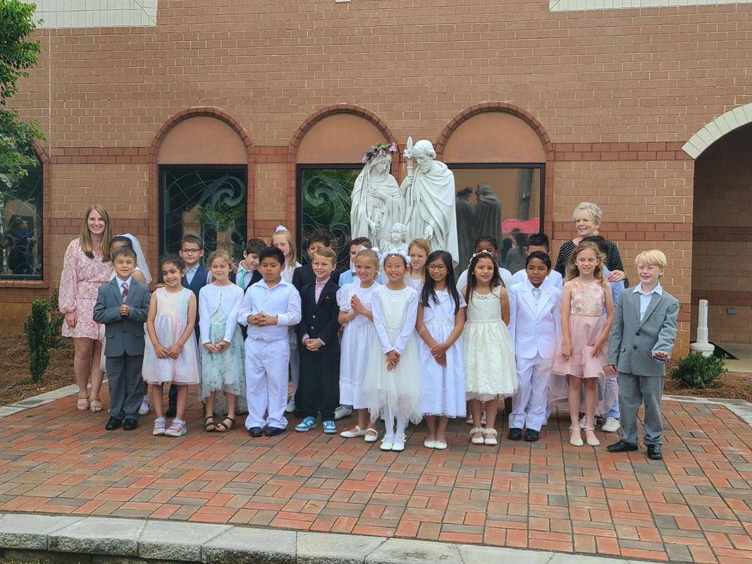 Immaculate Heart of Mary second-grade students lead Mass on May 17 and crowned Mary afterwards. (Provided photos)