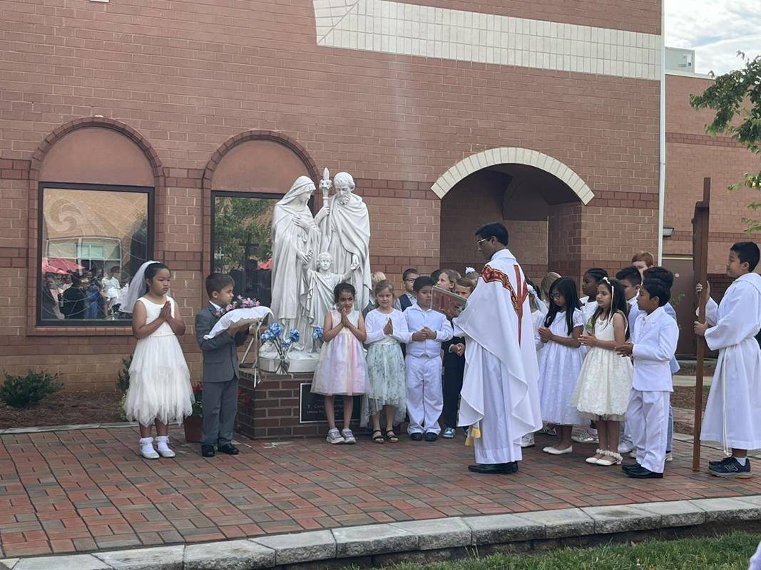 Immaculate Heart of Mary second-grade students lead Mass on May 17 and crowned Mary afterwards. (Provided photos)