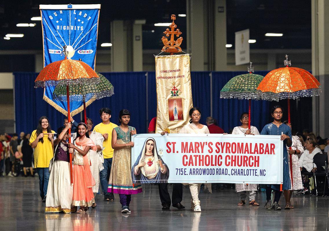 urges spiritual renewal for thousands at Eucharistic Congress