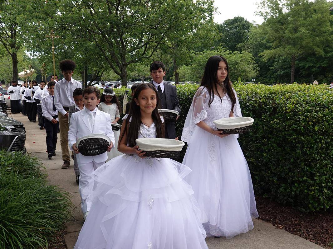 Bishop José Mauricio Vélez García, Auxiliary Bishop of Medellín, Colombia, celebrates Mass and leads a Eucharistic Procession around St. Mark Church in Huntersville.