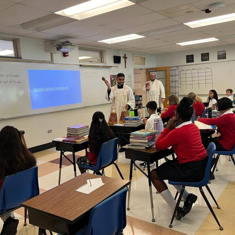 Father José Palma blessed classes at the start of school. 