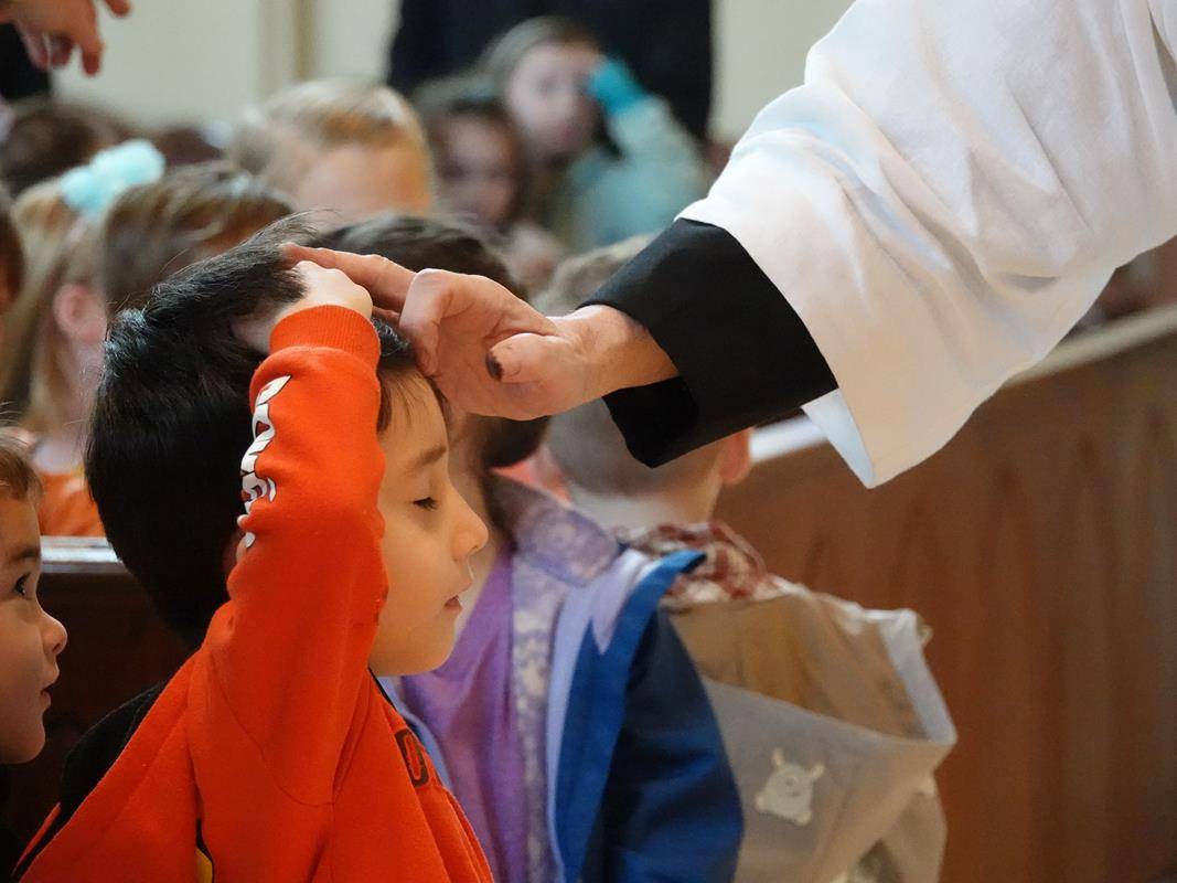 Father John Putnam celebrated a Liturgy of the Word and Ashes service for St. Mark School preschool students.