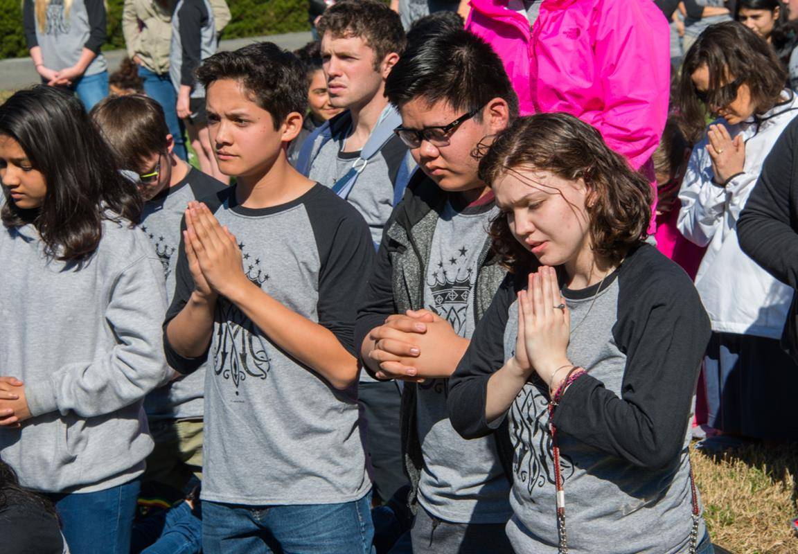 1,000 participants attend Bishop’s Lenten Youth Pilgrimage