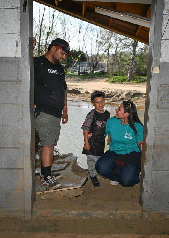 HEL_FOL0557 copy (Copy)