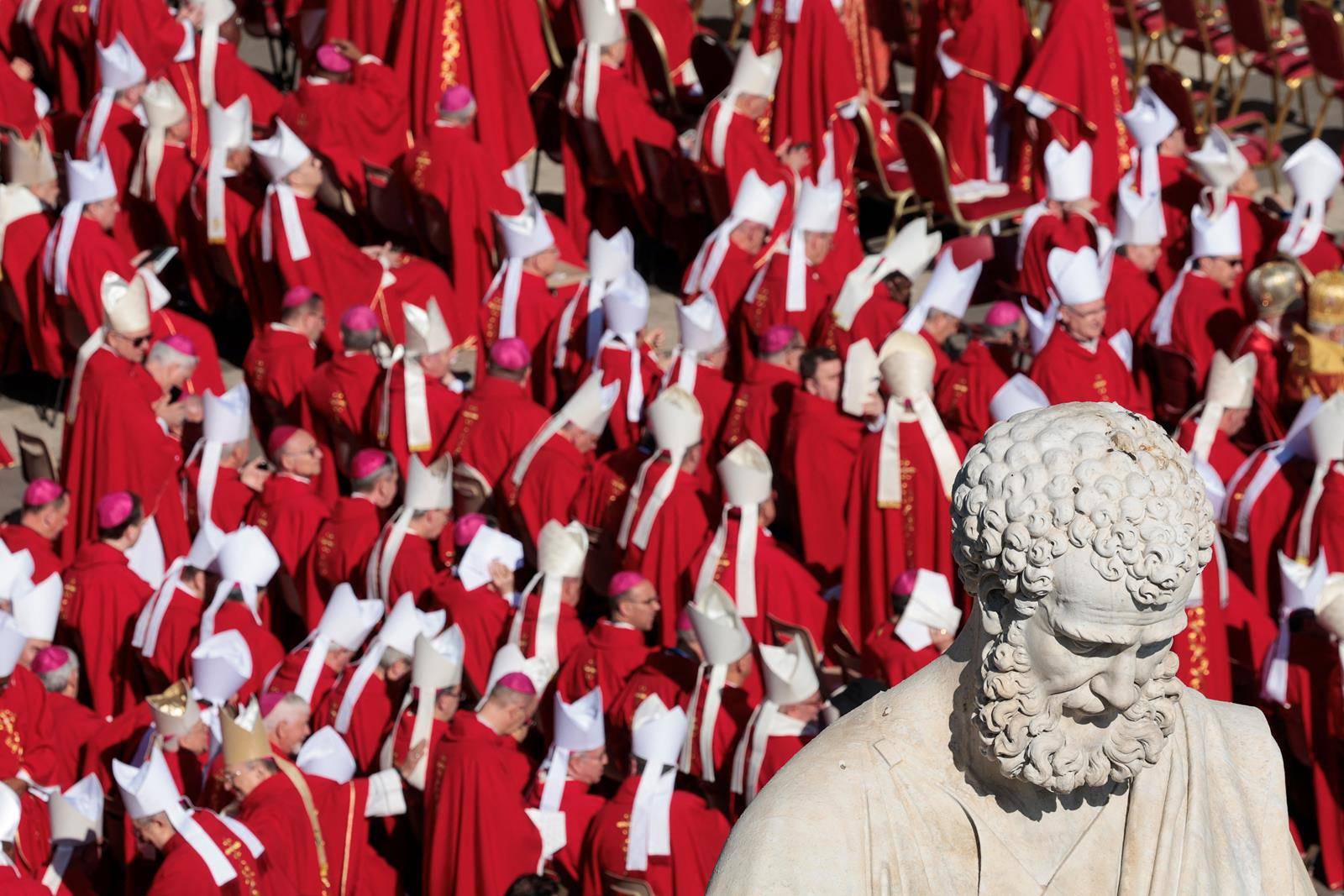 20250426T0345-OBIT-FRANCIS-FUNERAL-REAX-1794811 (Copy)