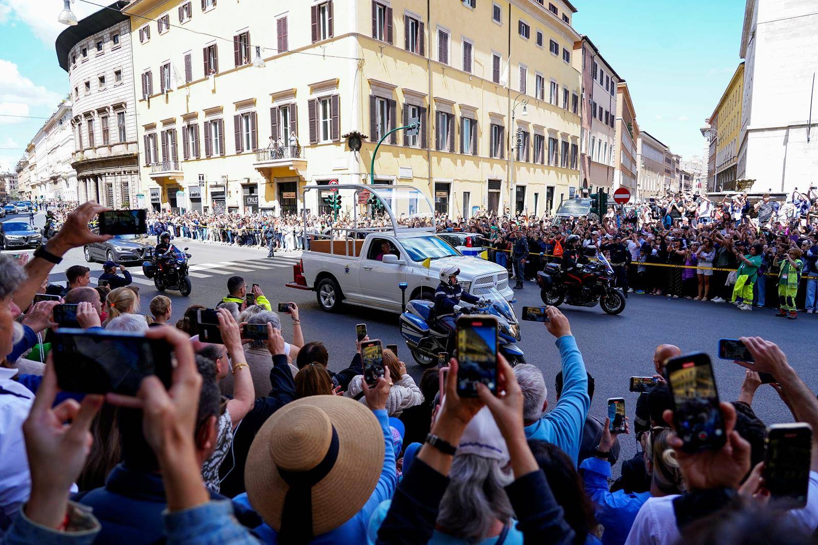 20250426T0750-OBIT-FRANCIS-FUNERAL-REAX-1794999 (Copy)