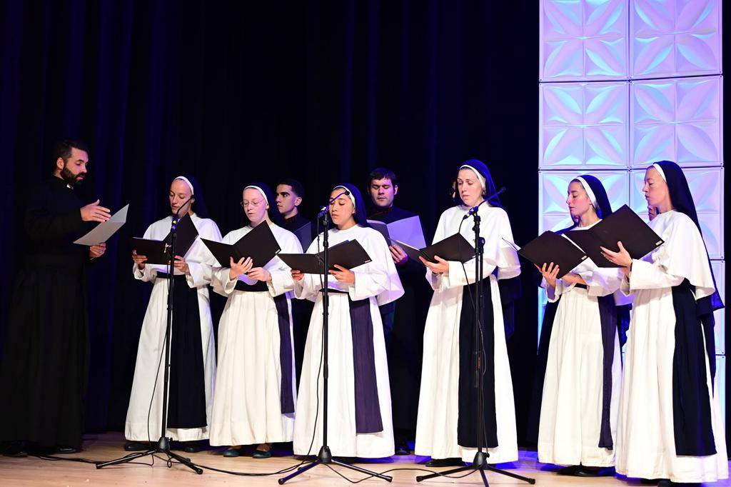 Daughers of the Virgin Mother and  St Joseph College seminarians (Copy)