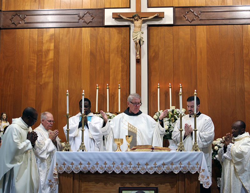 102725 St Benedict inside