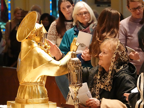 121925 St Anthony relics3