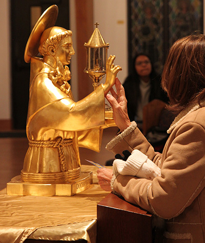 121925 St Anthony relics4