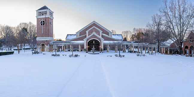 Tormentas invernales interrumpen iglesias y actividades