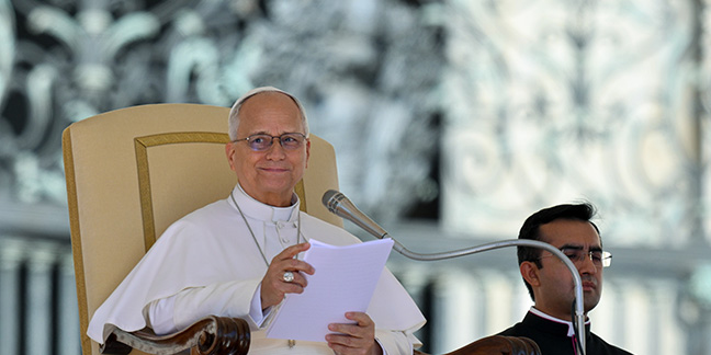 Technological advancements are not rivals to faith, pope says