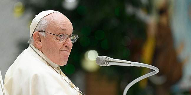 Pope tells priests: Be icons of Christ, wipe tears like Veronica