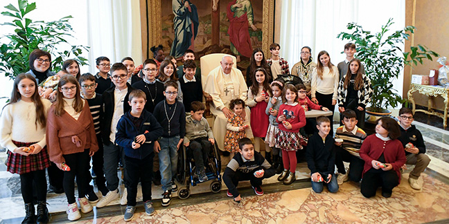 Pope tells young people to regain 'wonder' during Christmas season